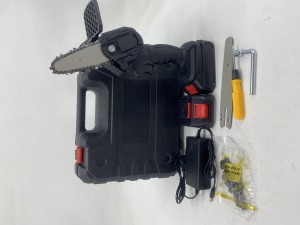 CHIANSAW WITH 2 BATTERIES AND TWO CHAIN